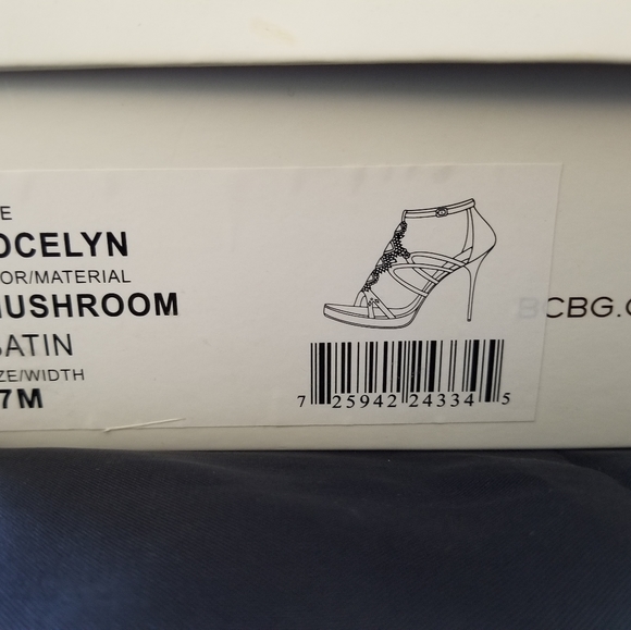 ๐ PRICE DROP BCBG Heels - Picture 4 of 6